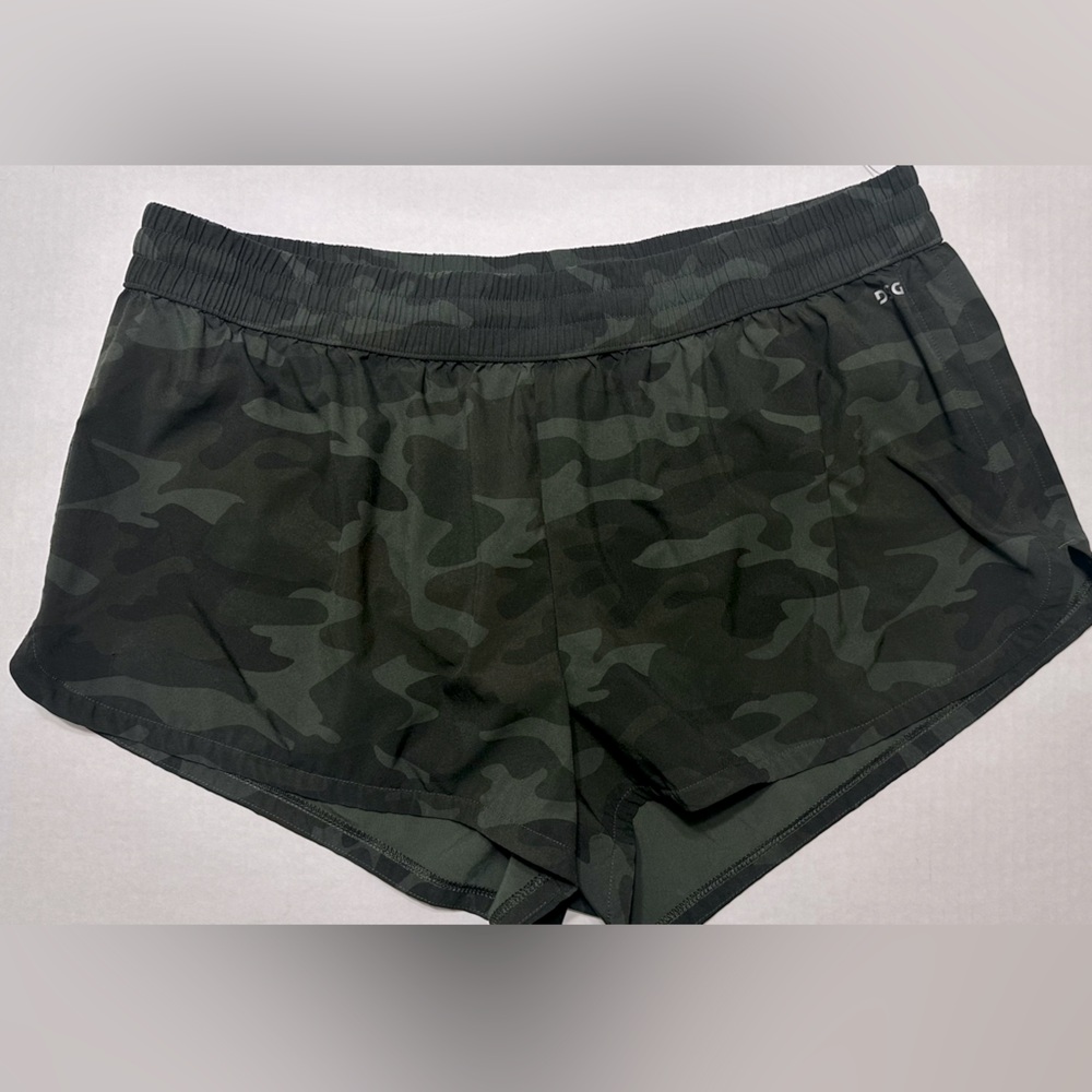 Women’s camo workout shorts. Size 2xl